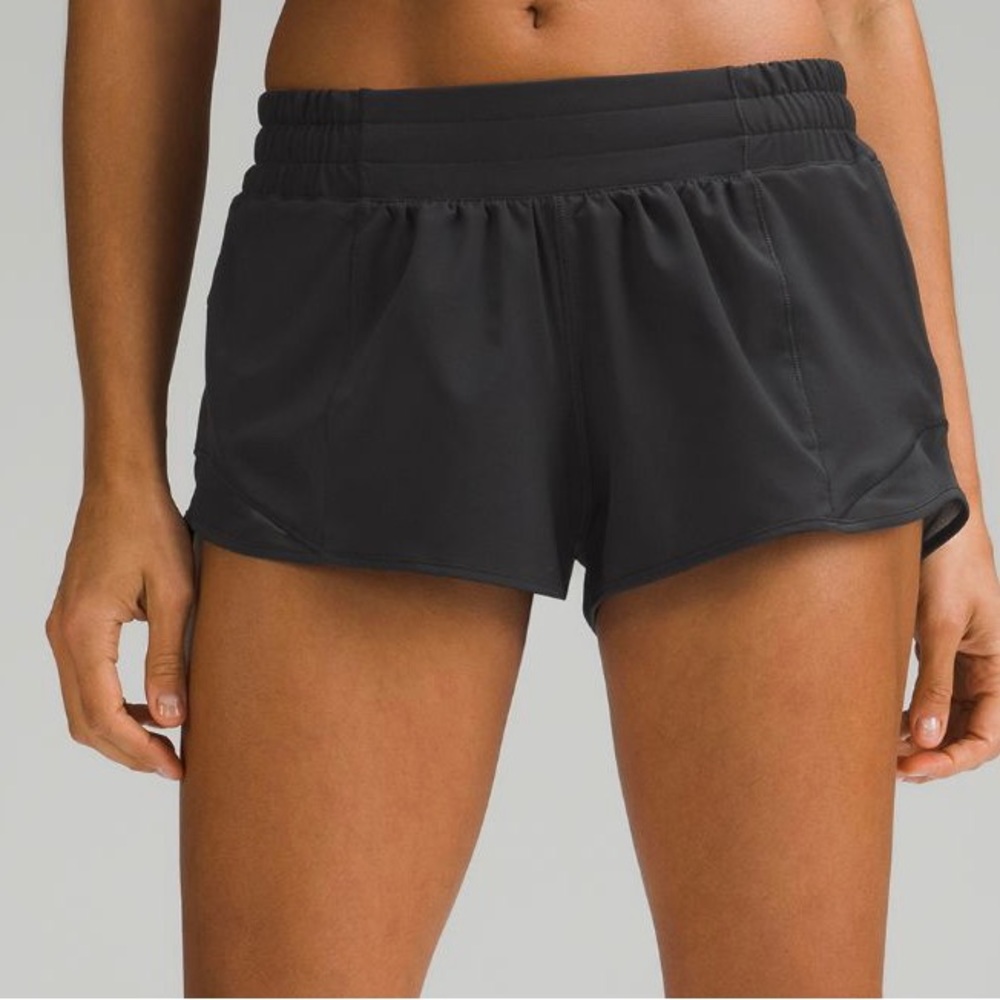 Lululemon black 2.5 hottie hot shorts